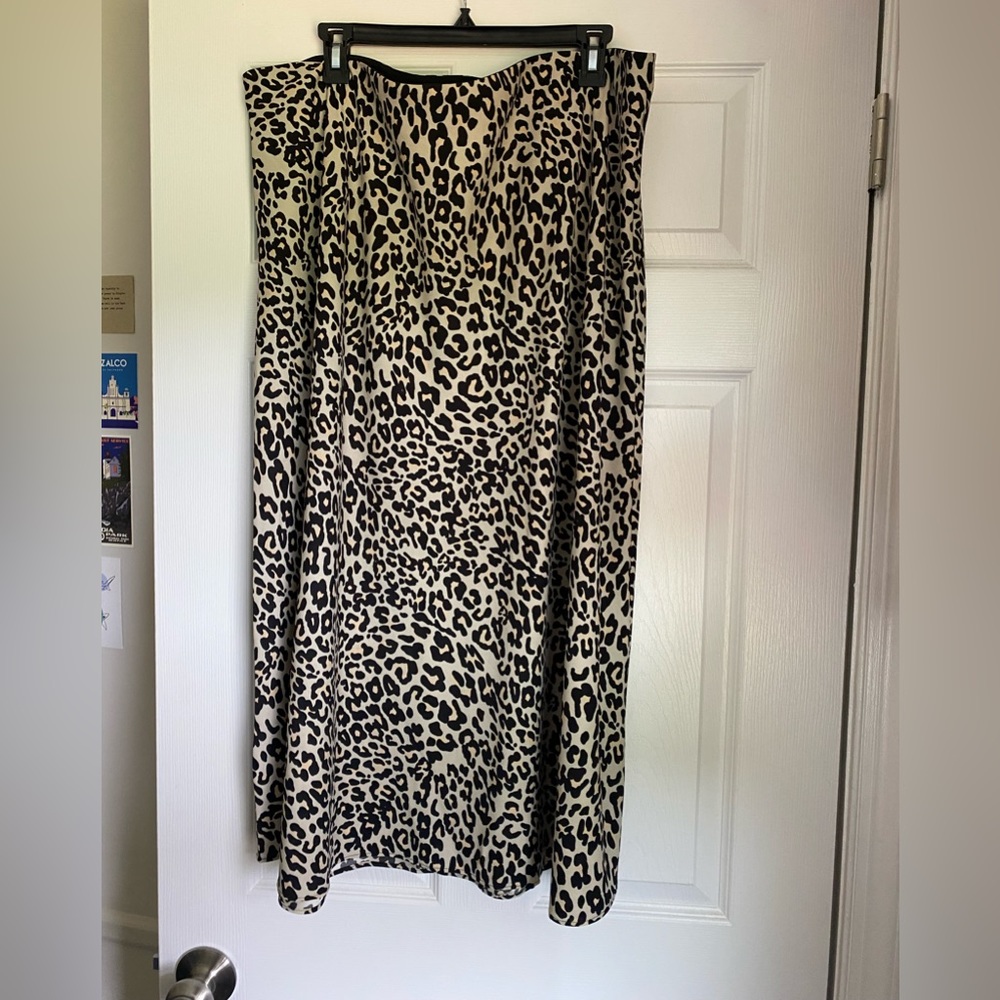 Loft leopard print midi skirt! Size 20